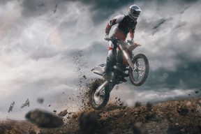 jinnianhui sports-电竞传奇Rookie跨界足球，绝杀助拜仁夺冠！